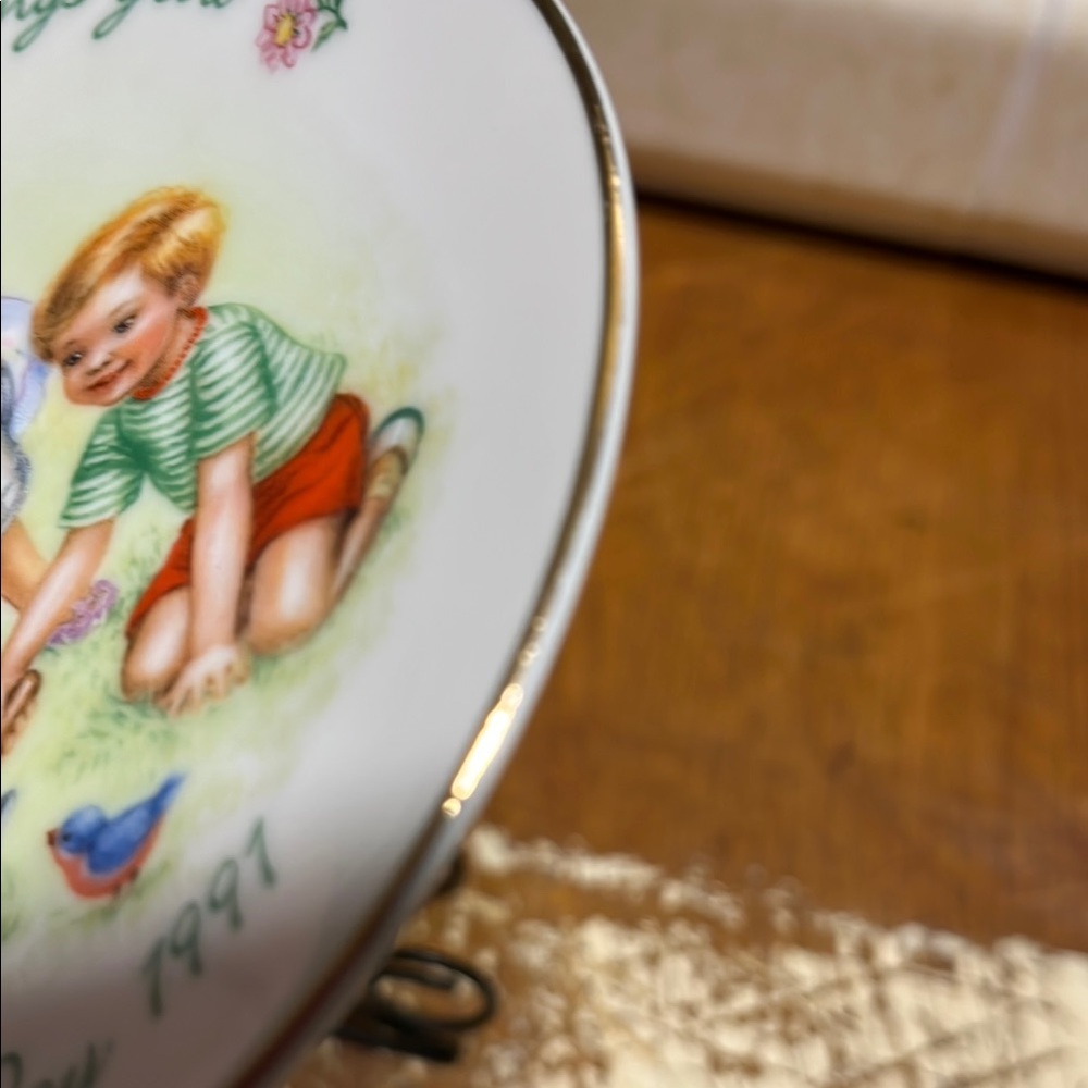 AVON Mother's Day 1991 Decorative Plate - Picture 6 of 6